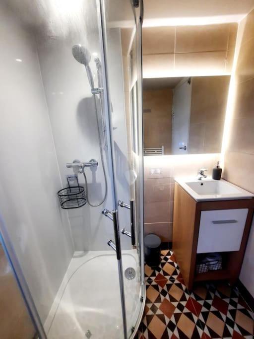 לונדון Alross Studio Flat / Private Bathroom מראה חיצוני תמונה