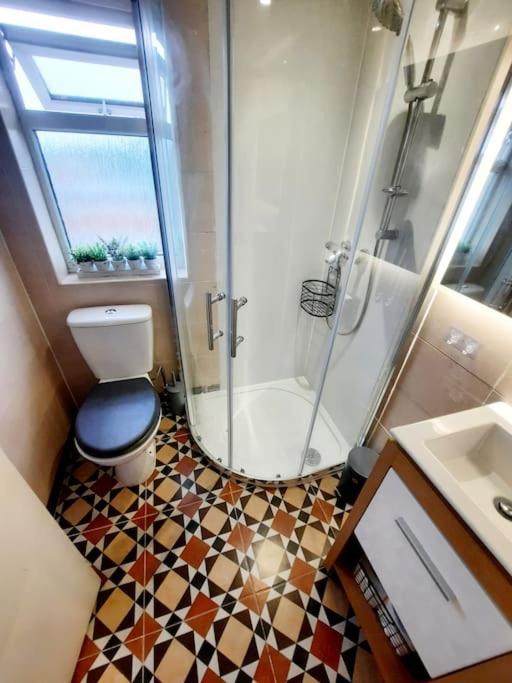 לונדון Alross Studio Flat / Private Bathroom מראה חיצוני תמונה