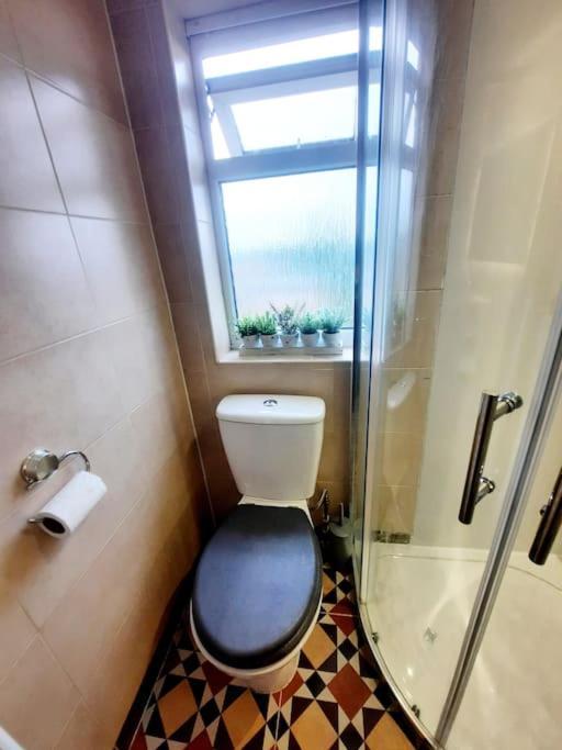 לונדון Alross Studio Flat / Private Bathroom מראה חיצוני תמונה
