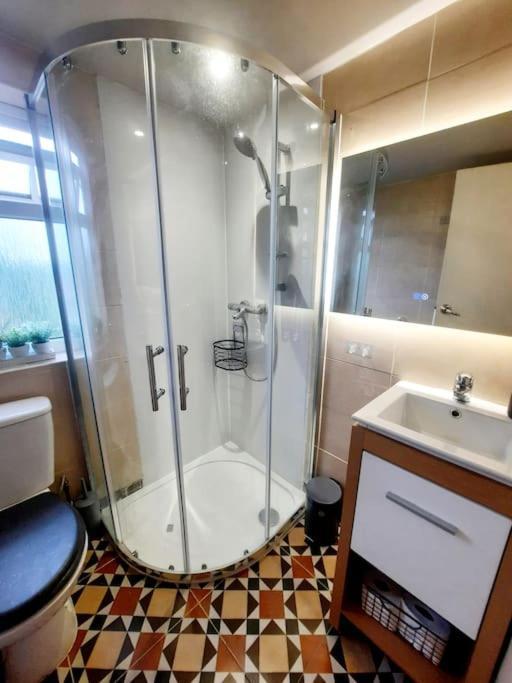 לונדון Alross Studio Flat / Private Bathroom מראה חיצוני תמונה