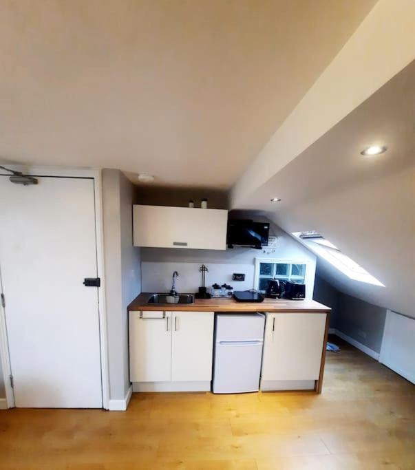 לונדון Alross Studio Flat / Private Bathroom מראה חיצוני תמונה