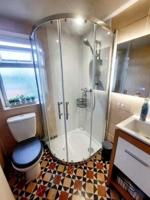 לונדון Alross Studio Flat / Private Bathroom מראה חיצוני תמונה